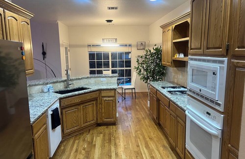 Woodland House | Awesome Pool House Pet friendly. Close to Mall and nice Restaurants. Great area