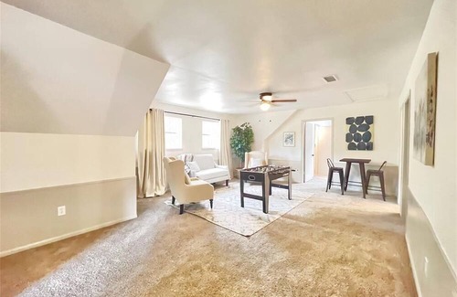 Memorial Northwest House | Spacious Home In Quiet Suburban Neighborhood