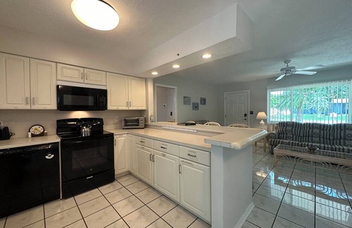 St. Petersburg - Clearwater House | PRIME LOCATION!HUGE POOL/LANAI/BACKYARD-NEAR BEACH/RESTAURANT/PARK/MUSEUM/SHOPS!