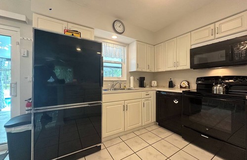 St. Petersburg - Clearwater House | PRIME LOCATION!HUGE POOL/LANAI/BACKYARD-NEAR BEACH/RESTAURANT/PARK/MUSEUM/SHOPS!