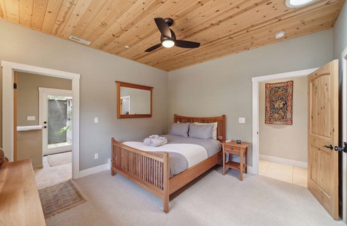 Freestone House | Compass Rose Reserve