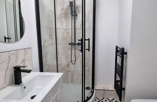 Wakefield Apartment | Stylish 1-Bed Apart Wakefield