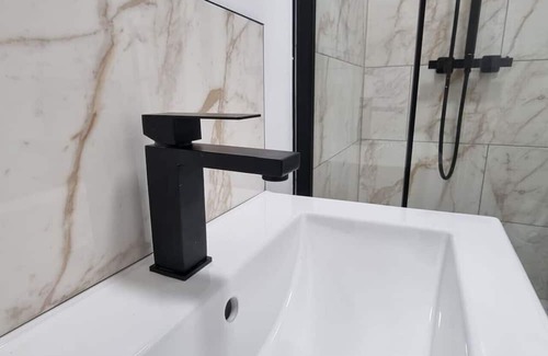 Wakefield Apartment | Stylish 1-Bed Apart Wakefield