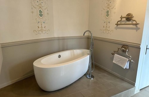 Pont-du-Chateau Other | Suite Royale au Château du Serpolet