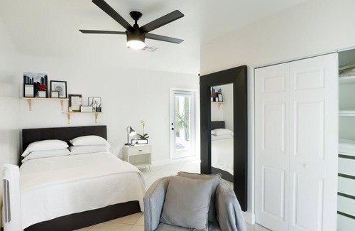 Hollywood Apartment | Super conformable, spacious, clean and great location. 6 min away from Hardrock.