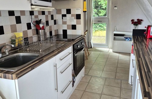 Great Mongeham Ski Chalet | Coastal Chalet at Kingsdown Park with pool No.64.