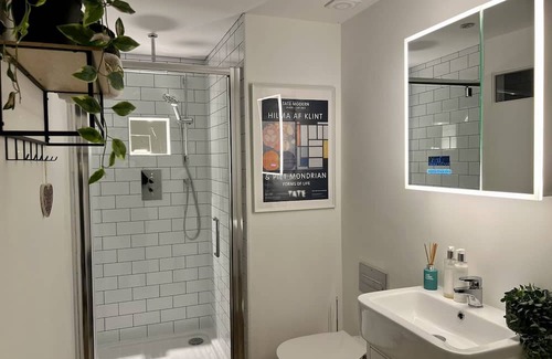 Houston Cottage | Luxury village cottage; outdoor tub; country views