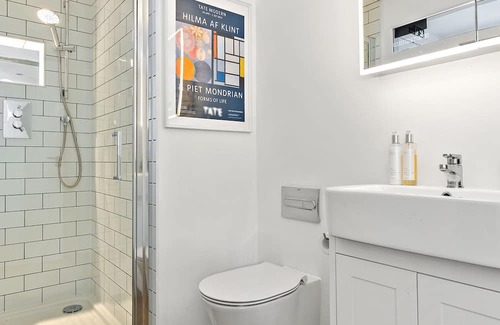 Houston Cottage | Luxury village cottage; outdoor tub; country views