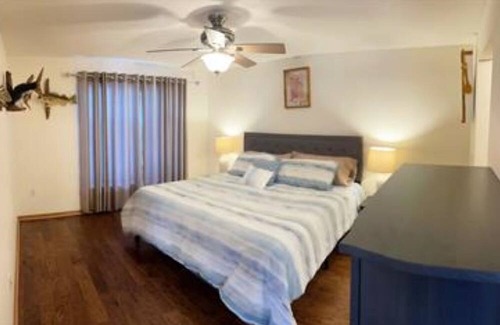 Delavan Condo | Waterfront Retreat