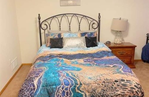 Delavan Condo | Waterfront Retreat