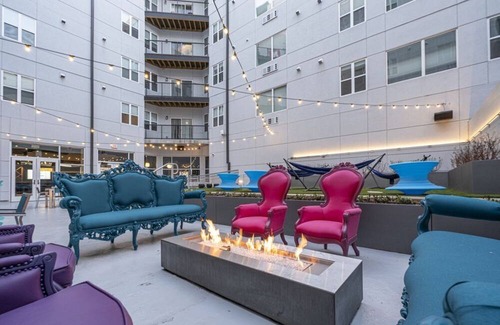 Downtown Lincoln Apartment | Family Retreat: Urban Studio with Shared Terrace