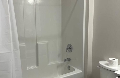 Downtown Lincoln Apartment | Family Retreat: Urban Studio with Shared Terrace