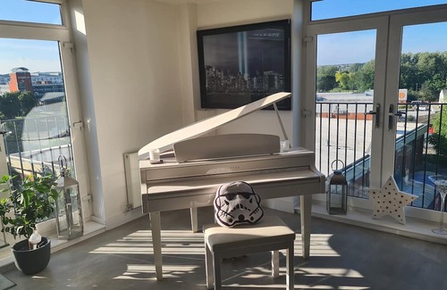 Derby Apartment | Luxury Derby Penthouse self catering apartment with roof terrace and hot tub