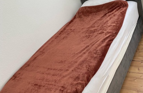 Niederursel Condo | Moderne und Komfortable Zimmer - Neue Möbel und Orthopedischen Bett.