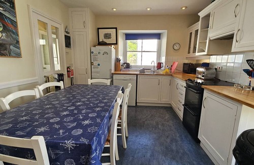 Portloe Cottage | Farm Cottage - a cottage that sleeps 7 guests in 4 bedrooms