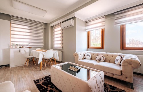 Sakarya Apartment | Central Flat Near Golden Horn and Bilgi University