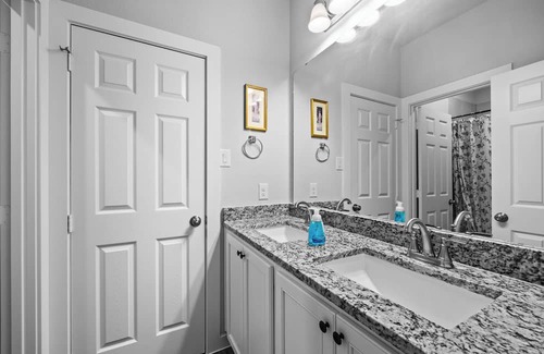 Tarrant County House | Cozy Long-term Stay - 4BR, King/Queen Beds, Ft Worth