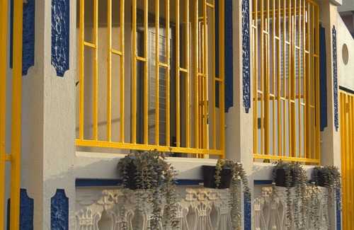 Mayaguez Pueblo House | Centric Unique stay in the West- Mayaguez gated private parking