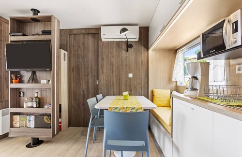 Le Dramont RV Rental | Mobile home Taos, beautiful sea view, large terrace and shared pool