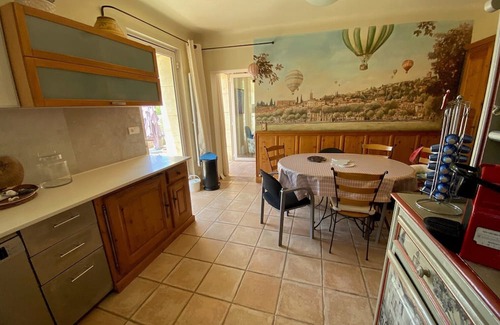 Jouques House | Maison de Campagne Spacieuse et Calme Avec Piscine