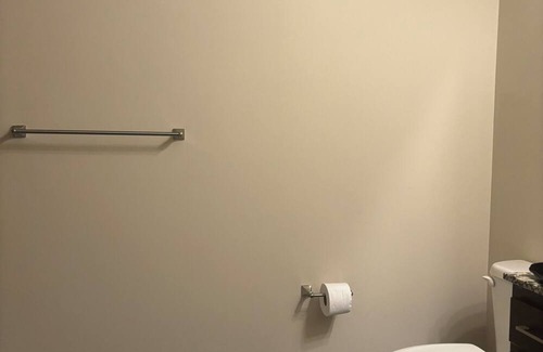 Saratoga Springs Apartment | Modern, Pet Friendly Apartment For Labor Day weekend, 5 Minutes to Track & Town