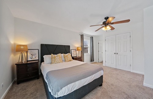 University Hills House | Home away from home in South Denver! 5 minutes from Highline Trail and Parks!