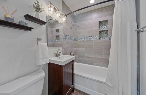 University Hills House | Home away from home in South Denver! 5 minutes from Highline Trail and Parks!