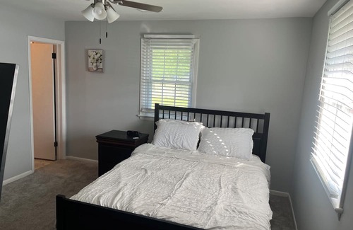 Great Bridge East House | Cozy 2-bedroom house with all amenities in Chesapeake, Va.