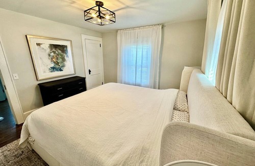 West Mystic House | Historic Mystic at it’s best - walking distance to DT & children’s park!