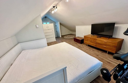 West Mystic House | Historic Mystic at it’s best - walking distance to DT & children’s park!