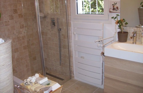 Manosque Villa | Location Saisonnière Villa Avec Piscine à Débordement