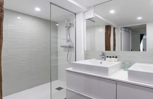 Vivienne Apartment | Jardin des Tuileries -luxury living in the Paris 1st arrondissement