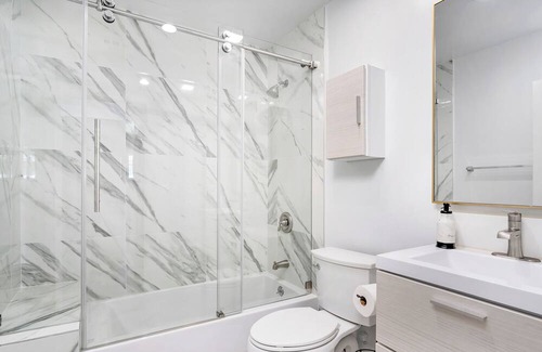 Artesia House | 3 Bedroom Corporate Suite in Artesia Central LA