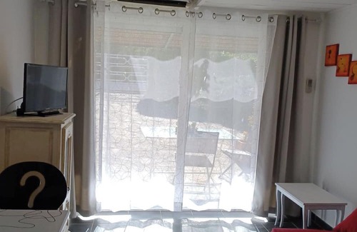 Aigues-Vives Apartment | Studio Vacances