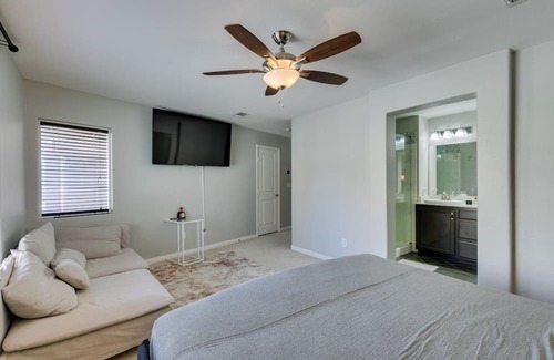 Las Vegas House | 4 Story Desert Oasis 15 mins from Las Vegas strip