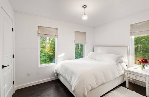 Saint George House | Tranquil Waters Retreat: A Luxurious Scandinavian-Inspired Haven on the Saint