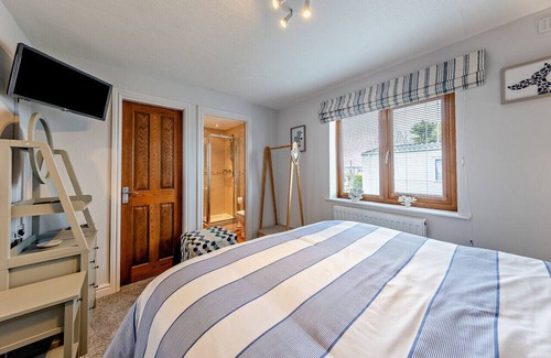 Morfa Bychan House | Mussel Shells Lodge - Three Bedroom House, Sleeps 6