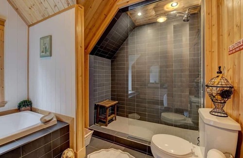 Gore House | Fiddler Lake Resort: Lake Access, Private Jacuzzi
