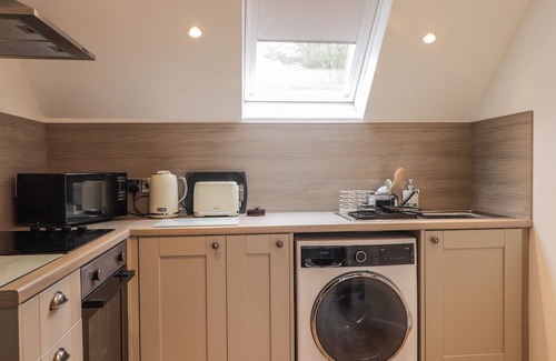 Scaniport Cottage | PURLIE LODGE APARTMENT, romantic, with a garden in Inverness