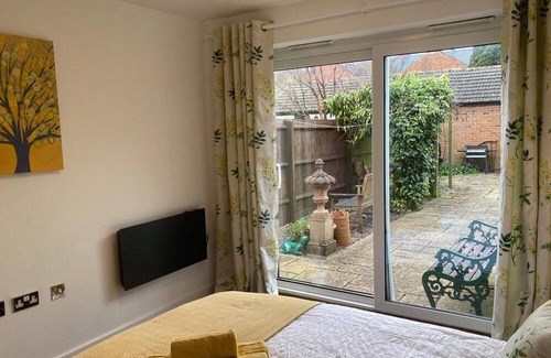 Northampton Apartment | One Bedroom Cottage in Northampton