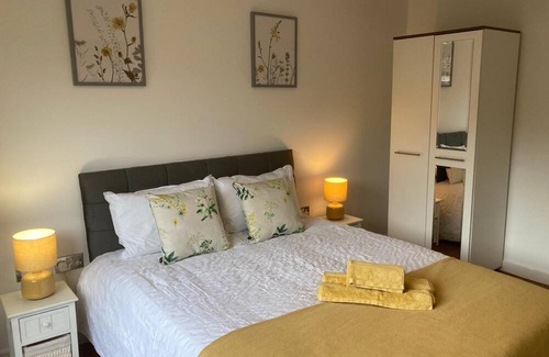 Northampton Apartment | One Bedroom Cottage in Northampton