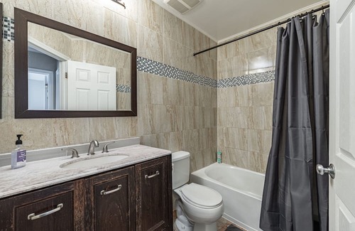Navy Yard House | LUX Entire Home in DC 3-Bedrooms
