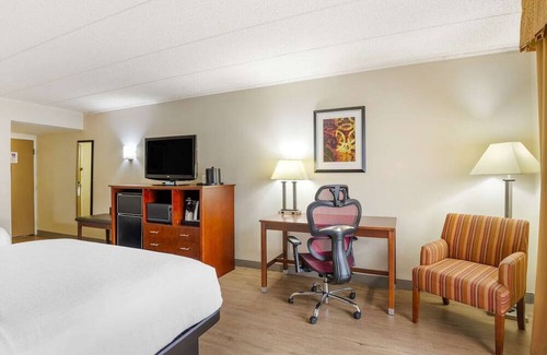 North Chesterfield House | Elegant Rooms with Hot Breakfast – Minutes from Richmond Museums