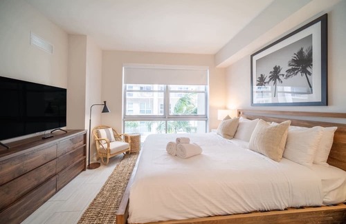 Glenvar Heights Apartment | #214 - Tucker Dadeland