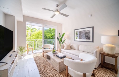 Glenvar Heights Apartment | #214 - Tucker Dadeland