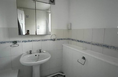 Borehamwood Apartment | Elstree 3-bed Gem: Central London, Sky, Bbc