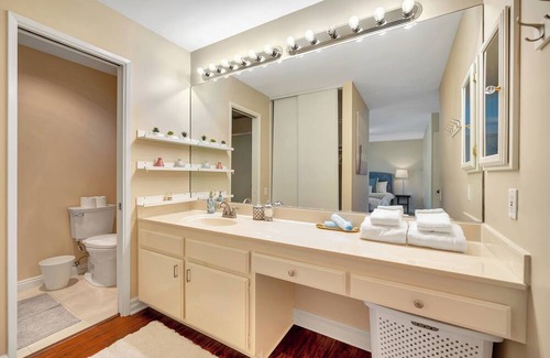 Fullerton House | Spacious Family Home/ Minutes to Disney and Knott's