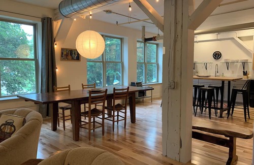 South End Apartment | Awesome Large Open Concept 2 Bedroom Warehouse Loft in Downtown Burlington