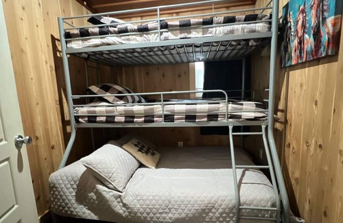 Cadet Cabin | Modern-Sheik Cabin in the Woods
