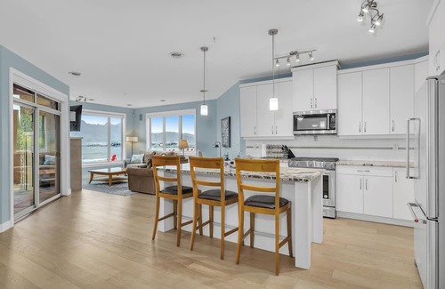 Westbank Condo | 7101 - Grand Lake - Boat Slip Availablenn